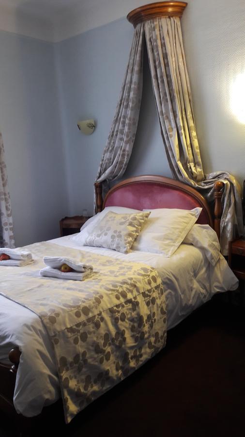 Logis Hotel Et Restaurant Du Dauphin Sées Esterno foto