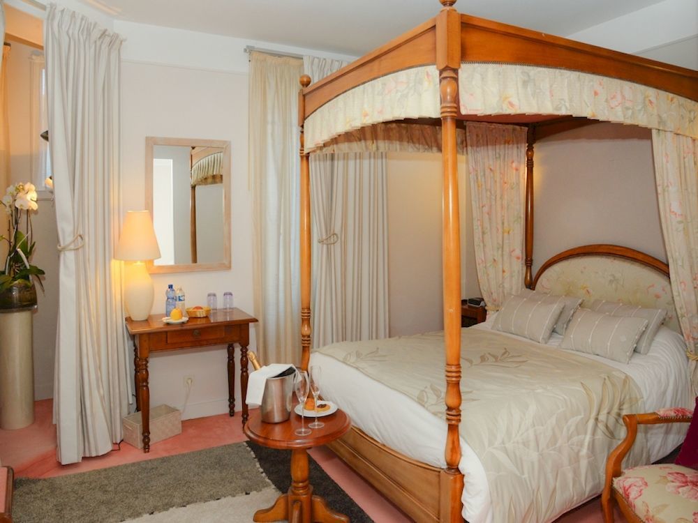 Logis Hotel Et Restaurant Du Dauphin Sées Esterno foto