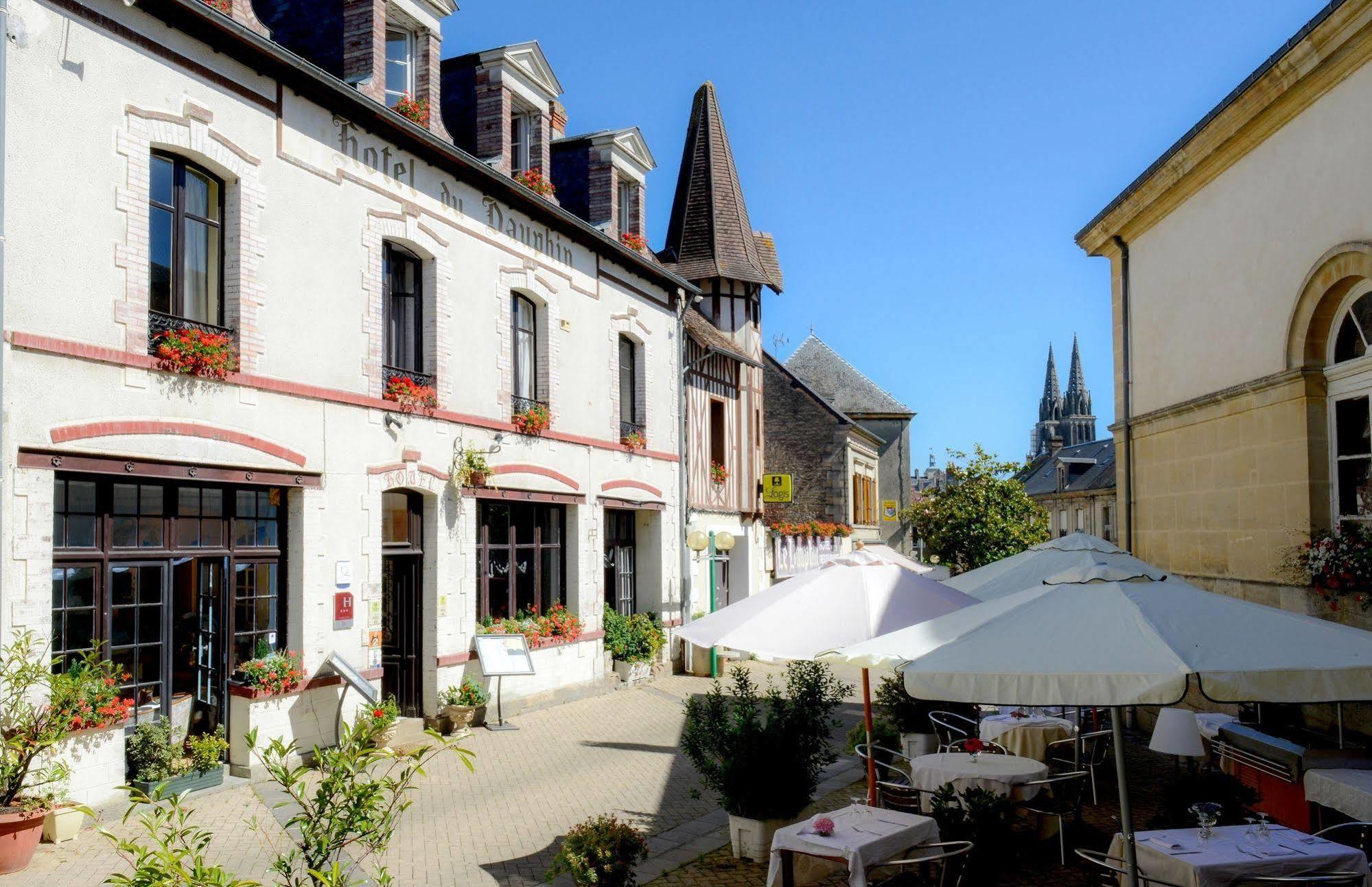 Logis Hotel Et Restaurant Du Dauphin Sées Esterno foto